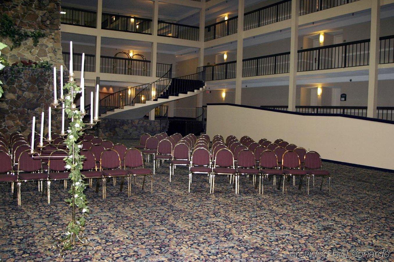 Clarion Hotel & Suites Conference Center Memphis Airport Exterior photo